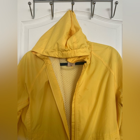 Patagonia yellow windbreaker- size small - excellent condition - Picture 6 of 6